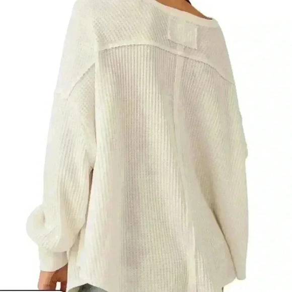 We the Free Coraline thermal v neck shirt in size small. Worn once. - Picture 5 of 5